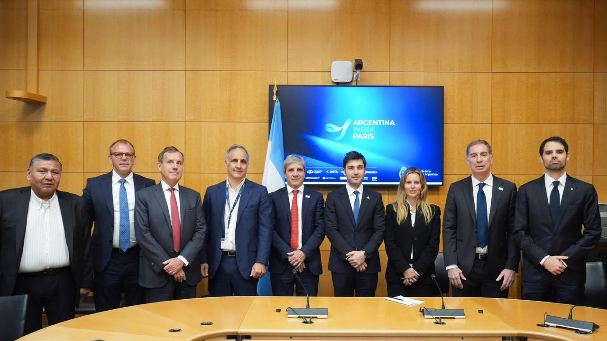 Torres encabezó en la sede de la OCDE el anuncio de una inversión de USD 1.200 millones de PAE para Cerro Dragón