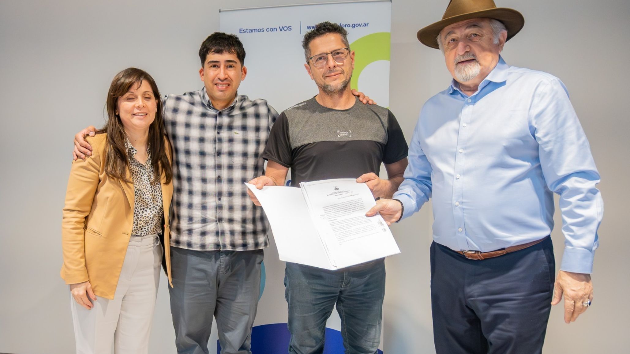 Othar concretó la primera entrega de 39 terrenos con servicios para vecinos afectados por el cerro Hermitte