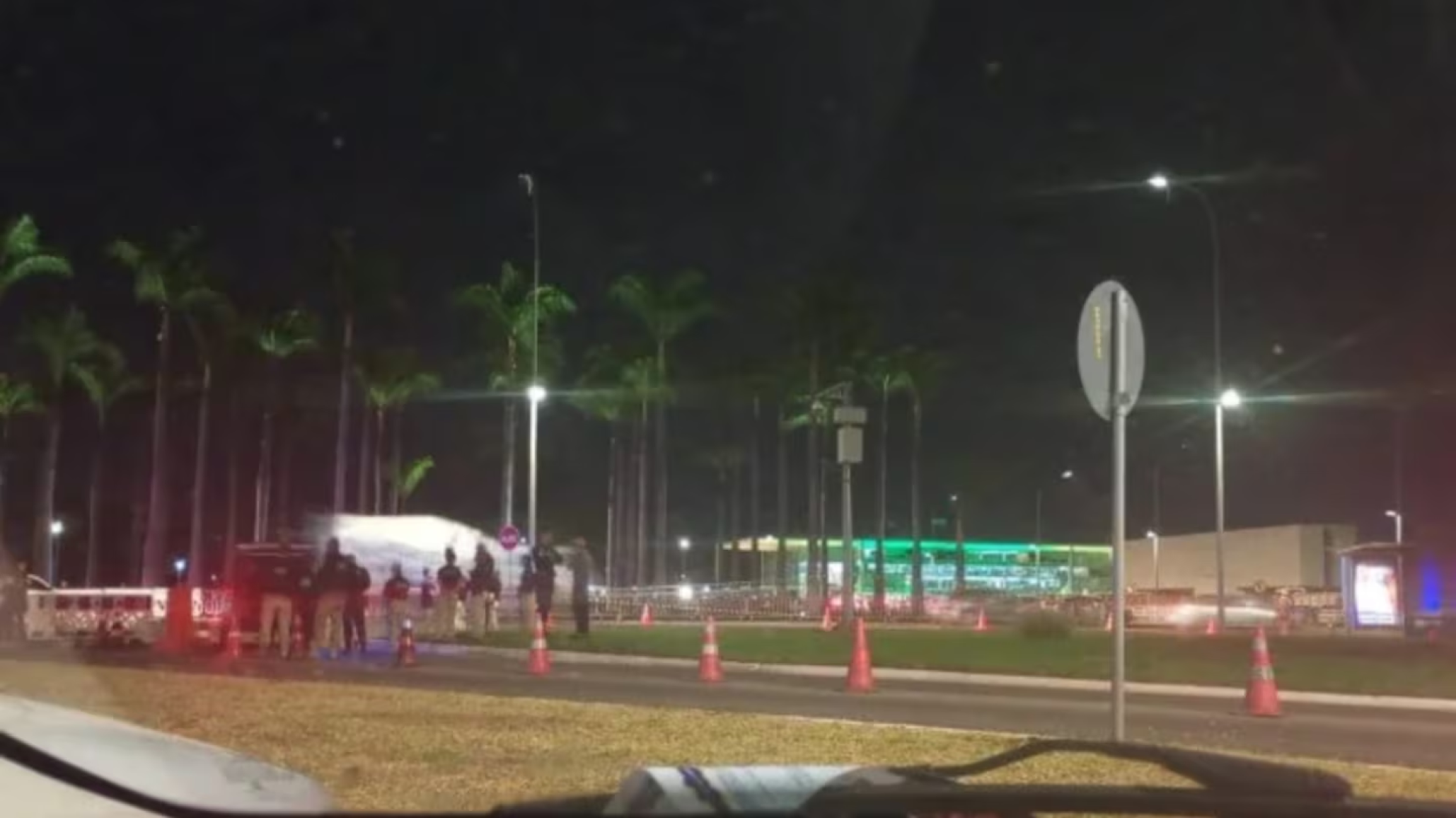 Detuvieron a un hombre que intentó saltar las vallas de la Corte Suprema de Brasil y activaron el protocolo antibombas