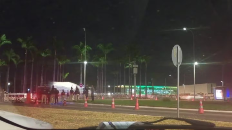 Detuvieron a un hombre que intentó saltar las vallas de la Corte Suprema de Brasil y activaron el protocolo antibombas