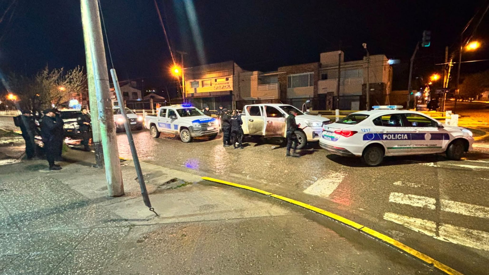 Persecución de madrugada: denunciaron disparos desde una Hilux y tres personas fueron detenidas
