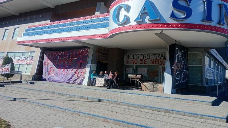 Un avance para 36 trabajadores del casino: deberán cobrar el sueldo de marzo con intereses
