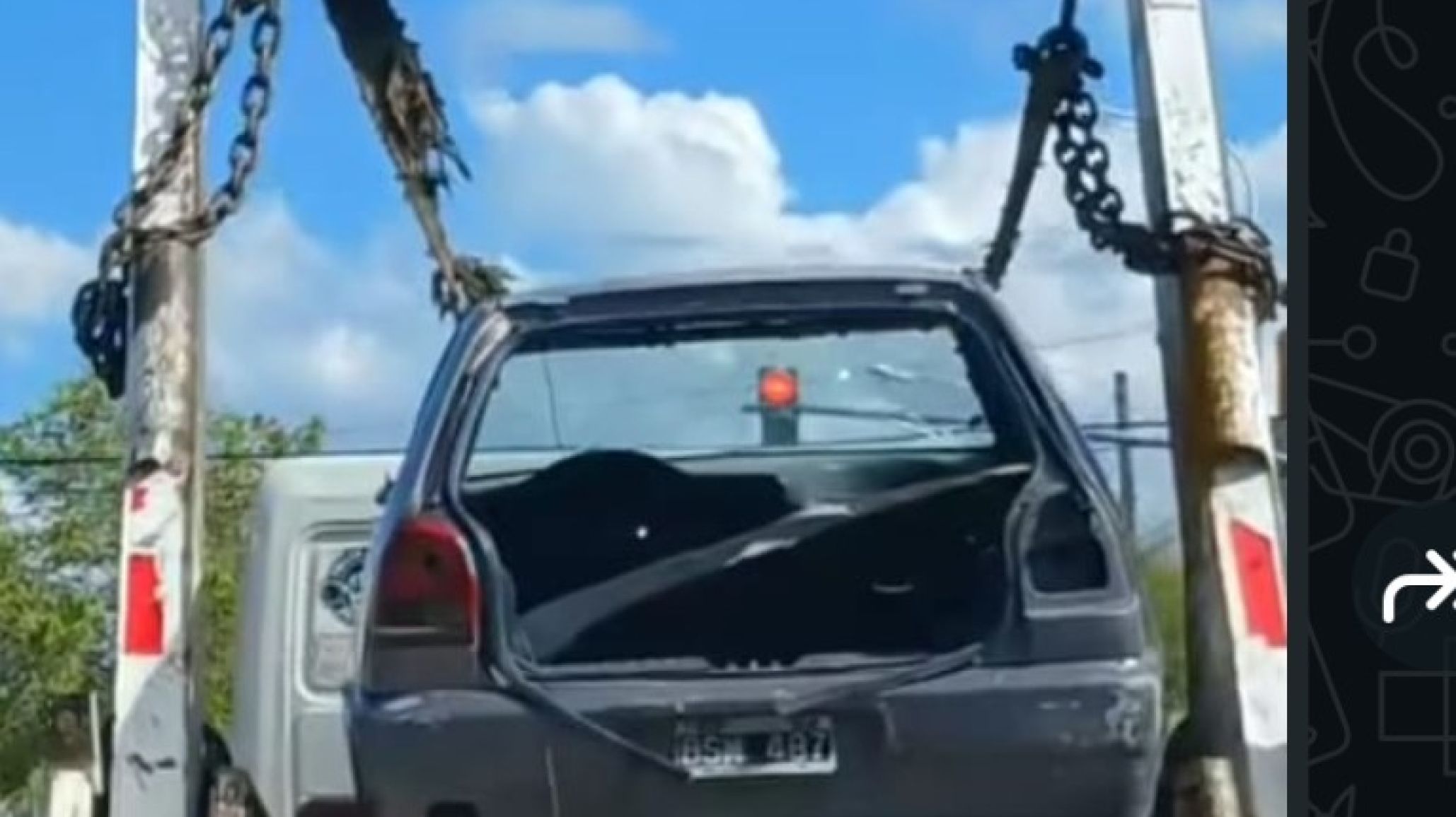 "Destino Final" en Comodoro: llevaba un auto en la grúa y la forma de sujetarlo causó temor