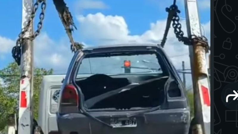 "Destino Final" en Comodoro: llevaba un auto en la grúa y la forma de sujetarlo causó temor