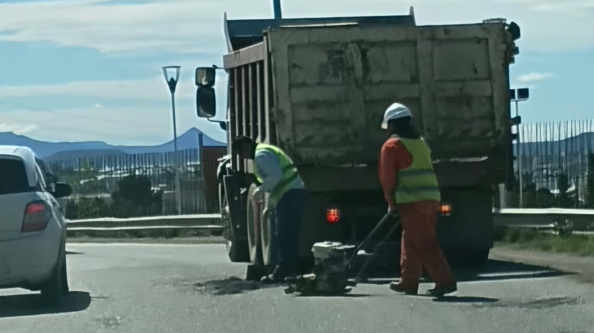 Obras en la ruta: realizaron trabajos de bacheo sobre la traza urbana de la Ruta 3