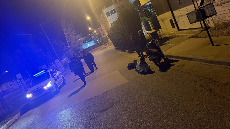 Despistó con su moto en General Mosconi y sufrió una lesión en el tobillo