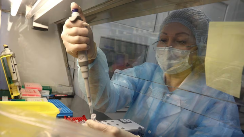 Murió una investigadora y aislaron a casi 200 personas por un posible caso de peste en Rusia