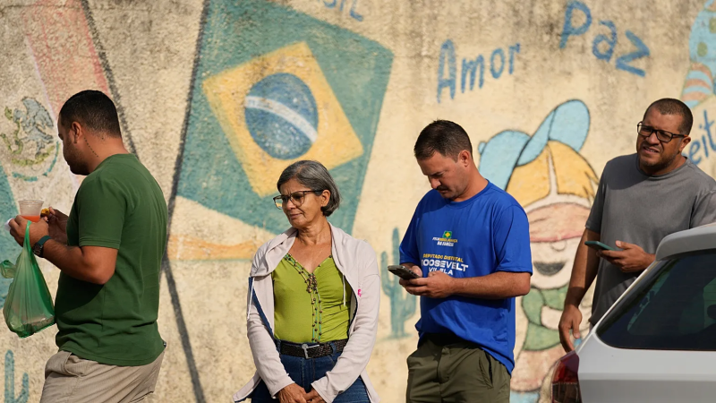 Flávio Bolsonaro se impuso a Lula en primera vuelta y habrá balotaje el 25 de octubre