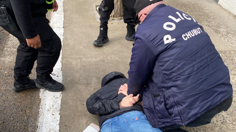Robó una billetera con $400 mil de un auto y lo atraparon tras una persecución por el centro