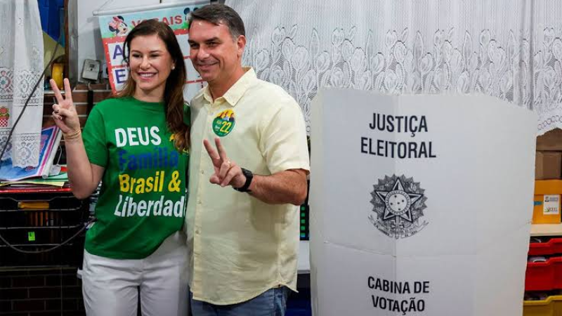 Flávio Bolsonaro sorprendió en Brasil y Eleonora Grossman advirtió: "Se viene una segunda vuelta muy difícil"
