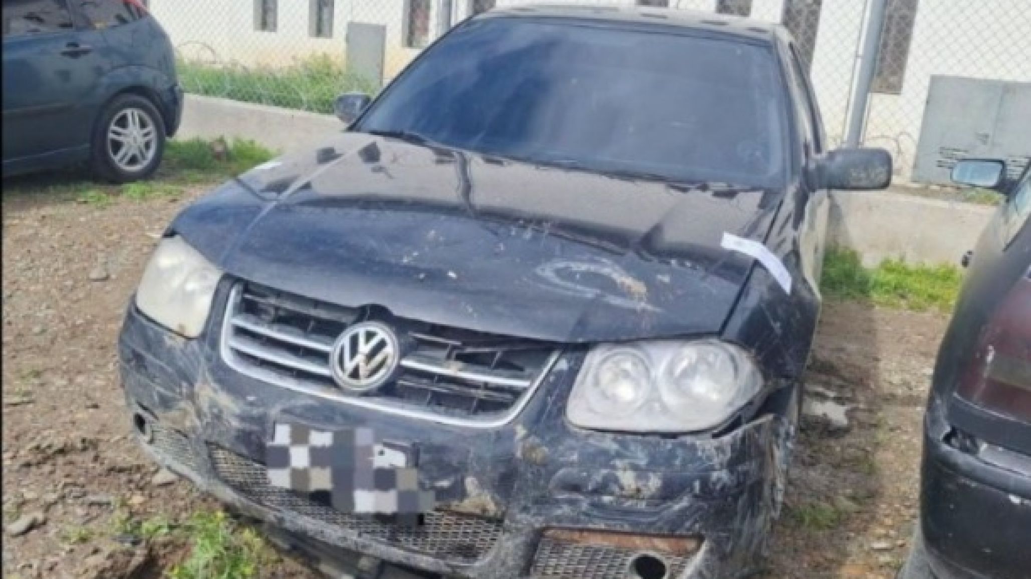 Intento de robo en el Industrial: dos hombres atacaron con una llave cruz y apareció el Bora que habría sido utilizado