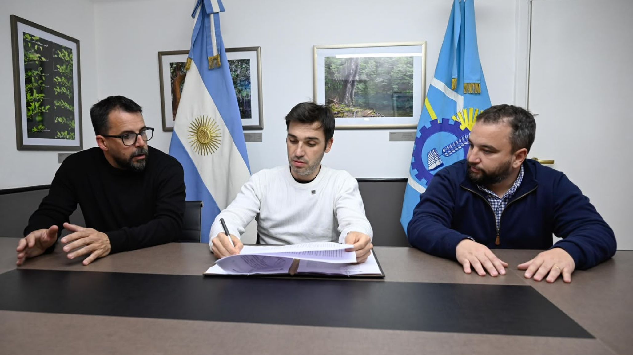 Torres anunció una inversión de casi $5 mil millones para construir 60 viviendas destinadas a trabajadores esenciales en Esquel