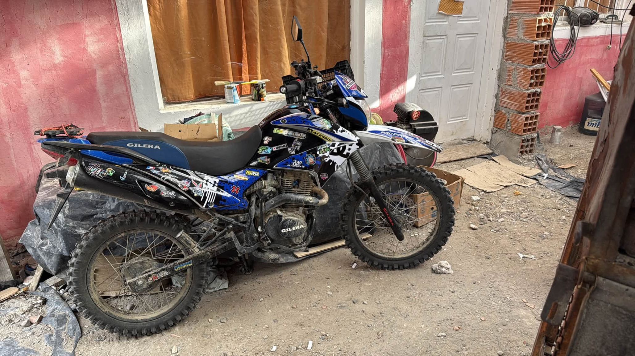 Le robaron la moto y pide ayuda para recuperarla