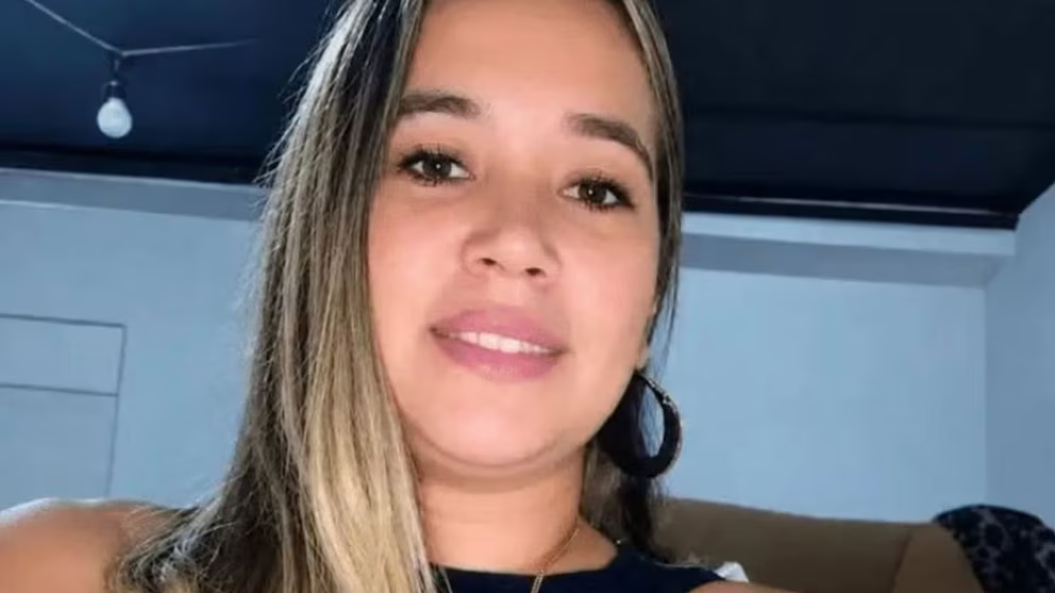 Hallaron asesinada a una mujer en su casa y atraparon a su pareja escondido bajo una cama