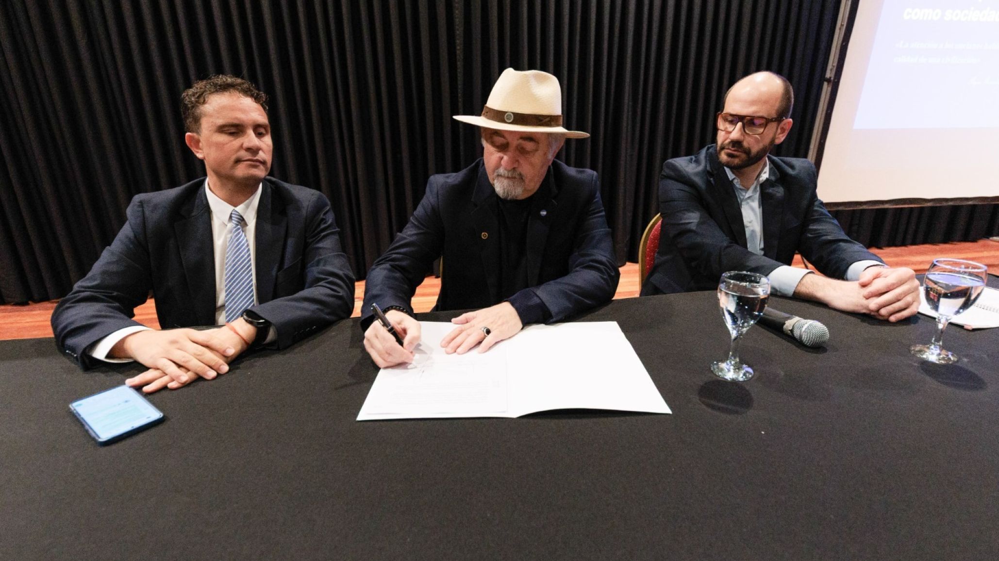 Othar: "Seguiremos potenciando las políticas públicas de las personas mayores"