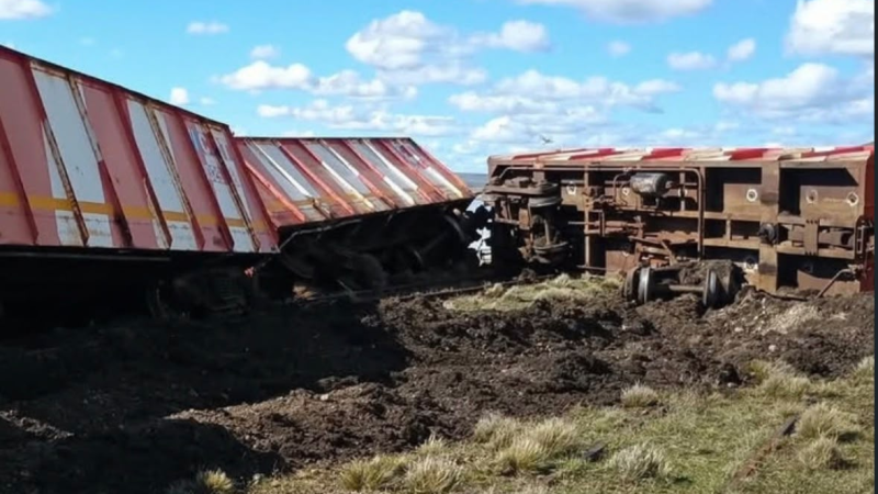 Santa Cruz: descarriló un tren con 600 toneladas de carbón y el gobernador no descartó un sabotaje