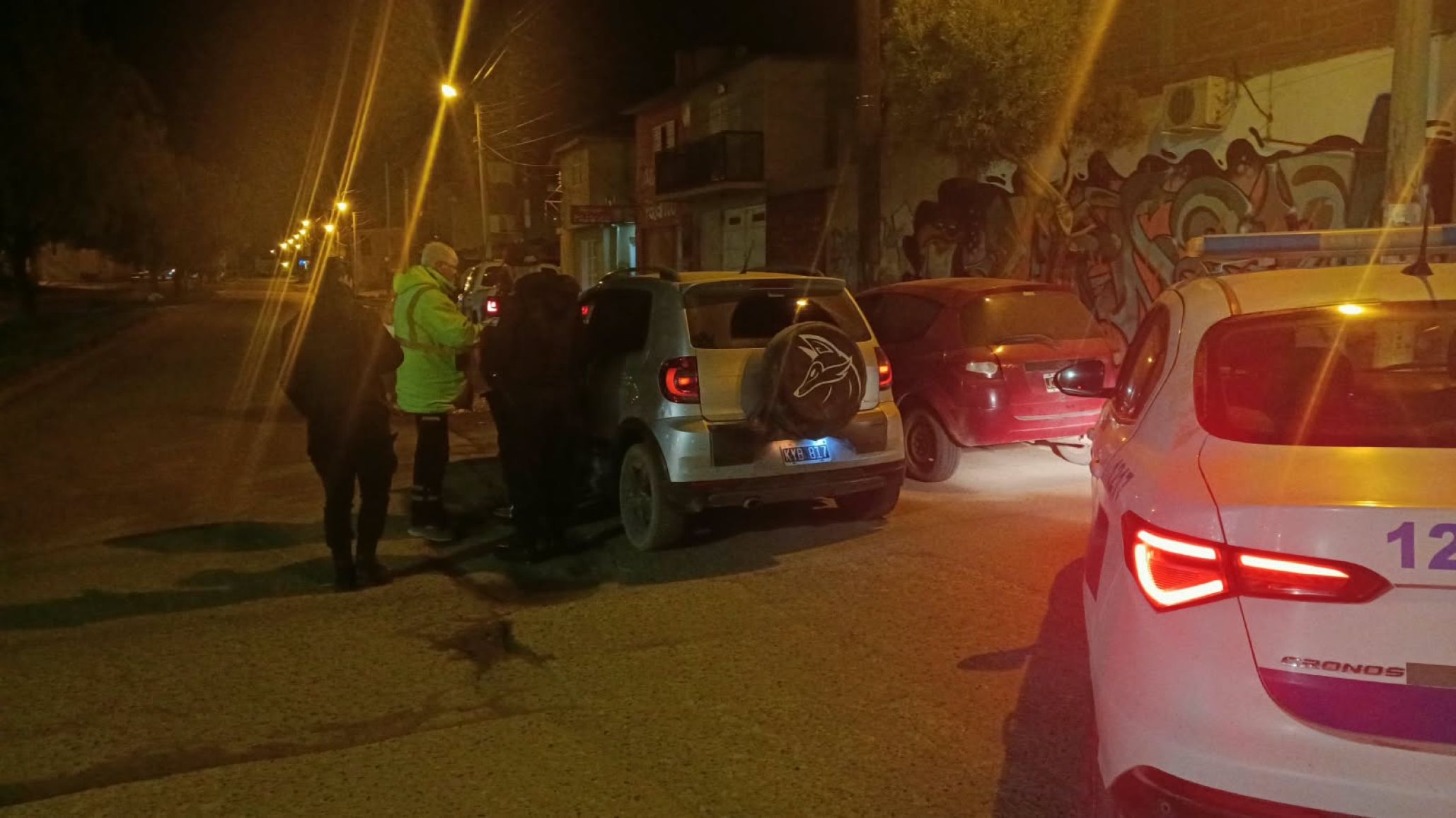 Casi atropella a peatones, rompió su auto y desafió a la Policía: "Me sobra plata para pagar"