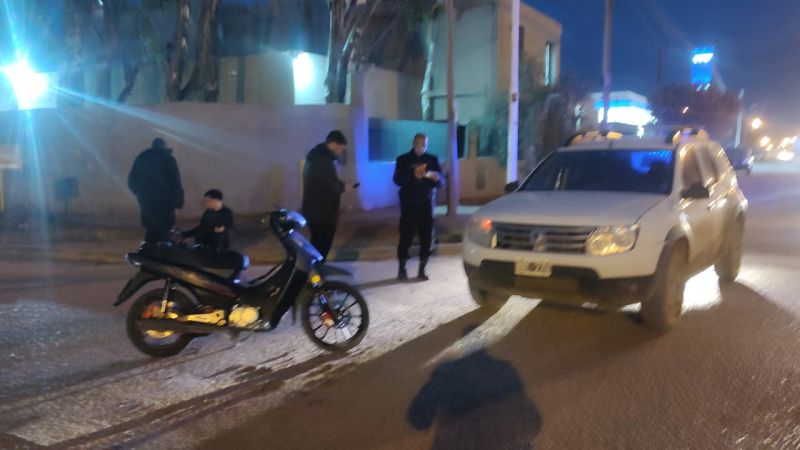 Chocaron una camioneta y una moto: el motociclista se llevó la peor parte