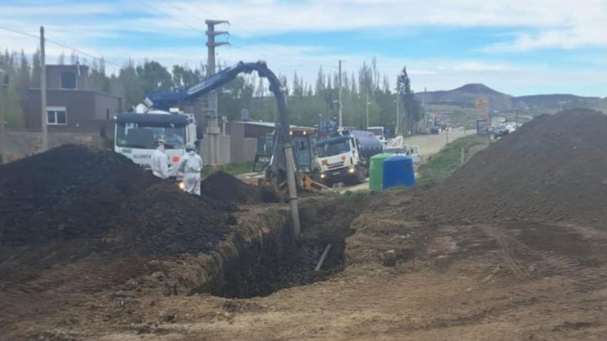 Provincia supervisó el operativo para el saneamiento ambiental de un derrame de petróleo de la empresa CAPSA en Comodoro Rivadavia