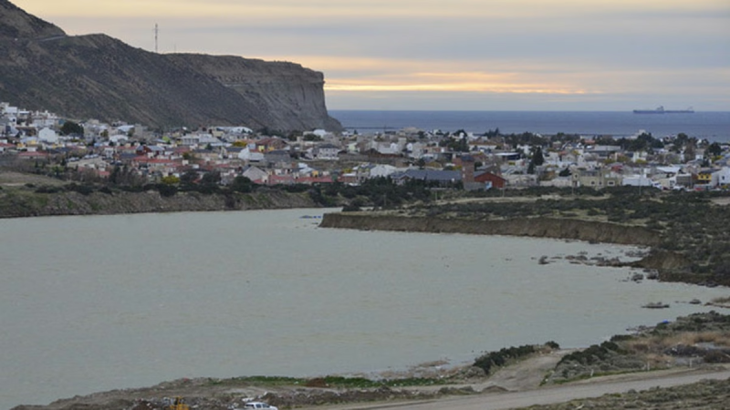 "Lo que falta es decisión política": proponen sanear la laguna de Rada Tilly con plantas nativas y una inversión de hasta $100 millones