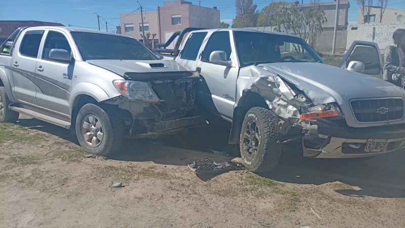 Una persona resultó herida por un choque entre dos camionetas en Comodoro: una de las conductoras no tenía licencia