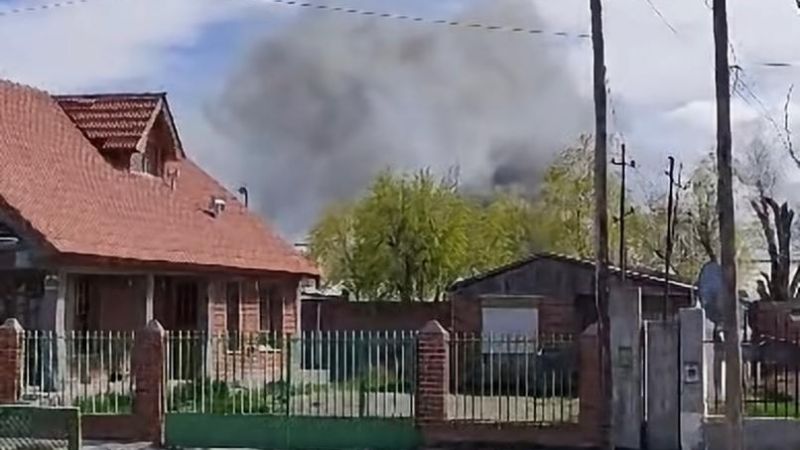 Incendio fatal en Las Heras: murió una joven de 22 años y otro joven está en terapia intensiva