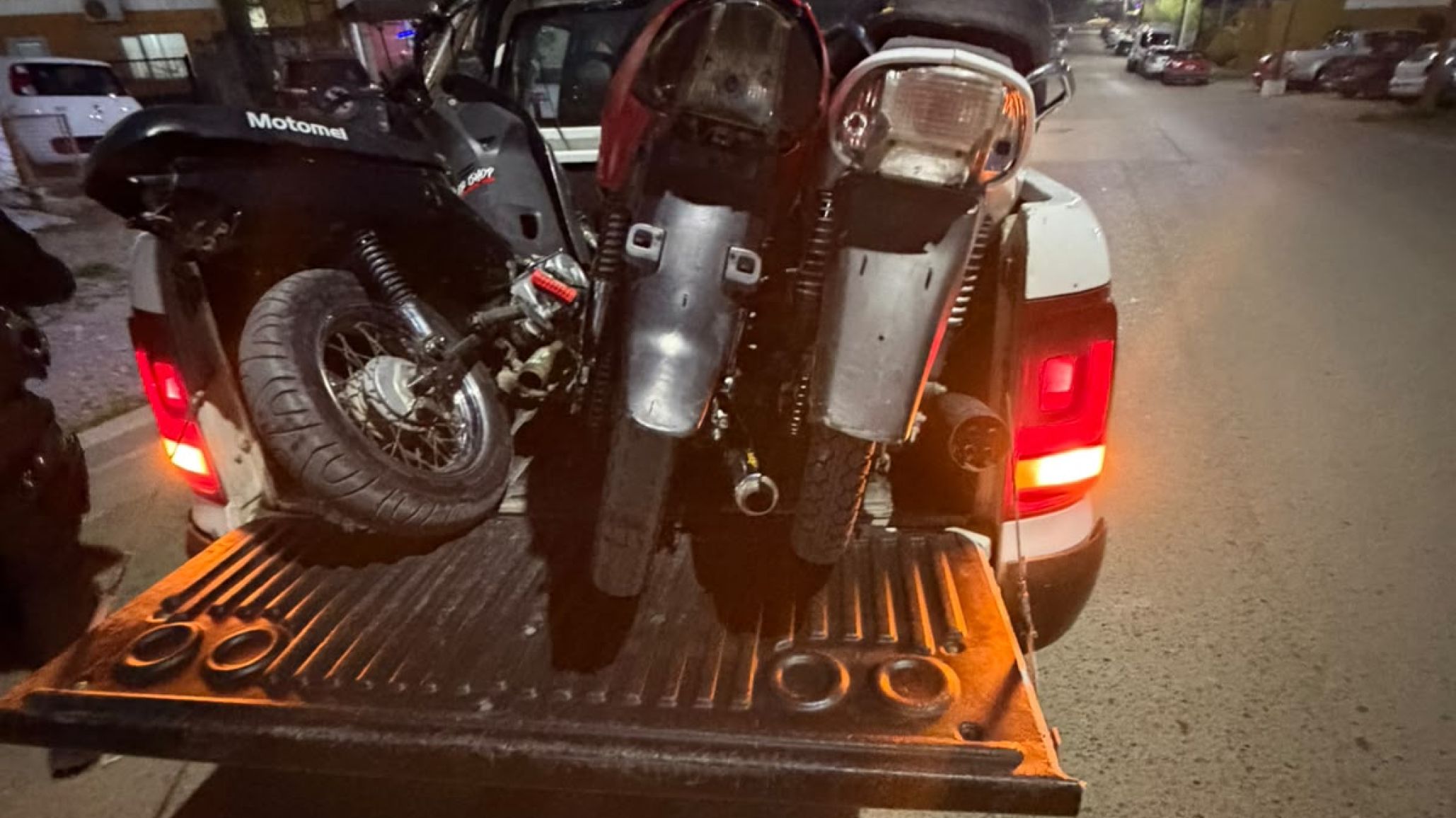 Padres dejaron que sus hijos menores manejaran motos y la Policía terminó secuestrando tres vehículos