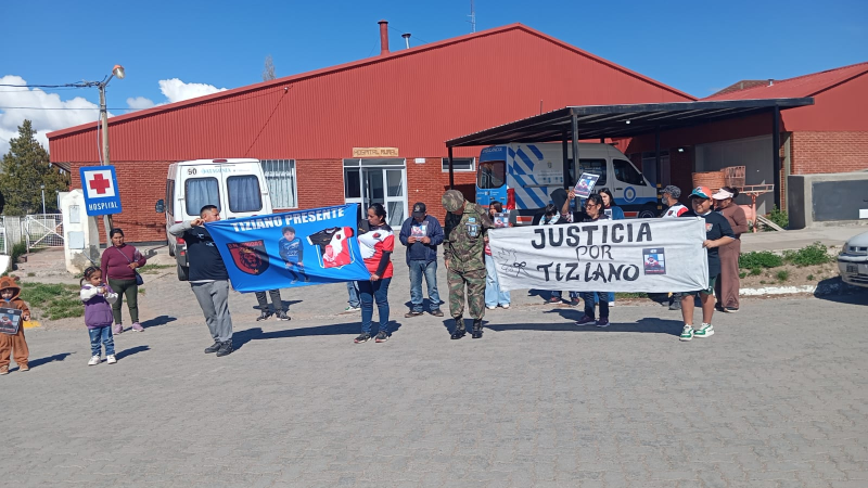 A un año de la muerte de Tiziano, su familia marchó en Paso de Indios para pedir justicia