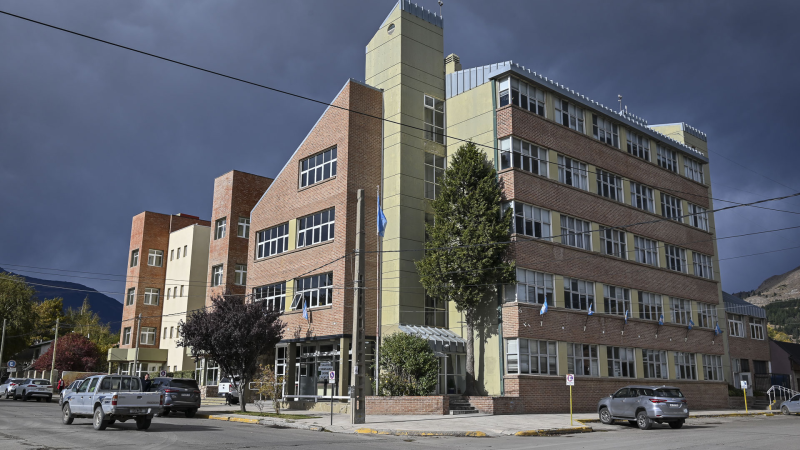 Millonaria condena a un banco en Chubut: echaron a un empleado por tomarse licencia médica