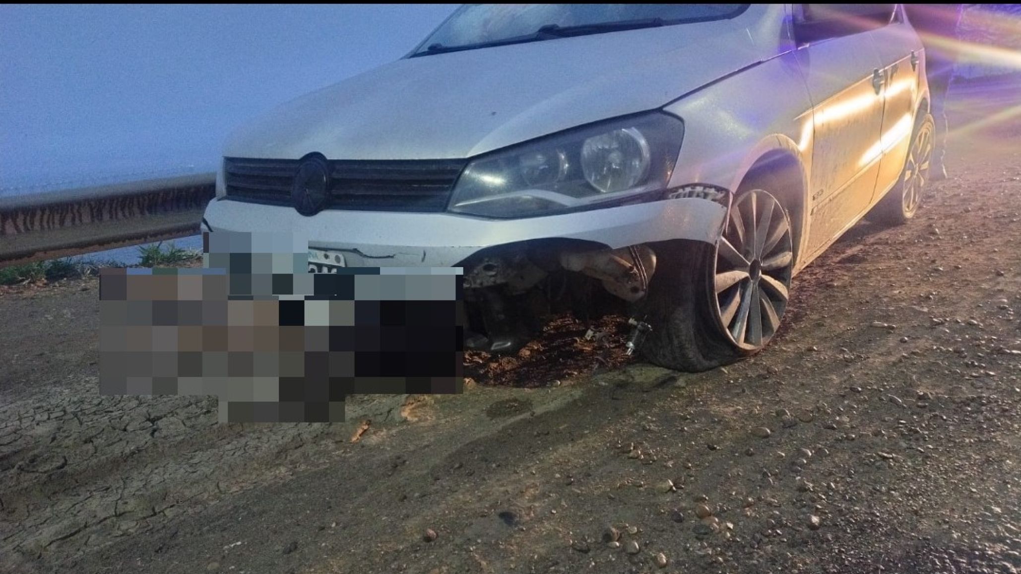 Perdió el control de su auto en plena Ruta 3 y terminó chocando contra el guardarraíl