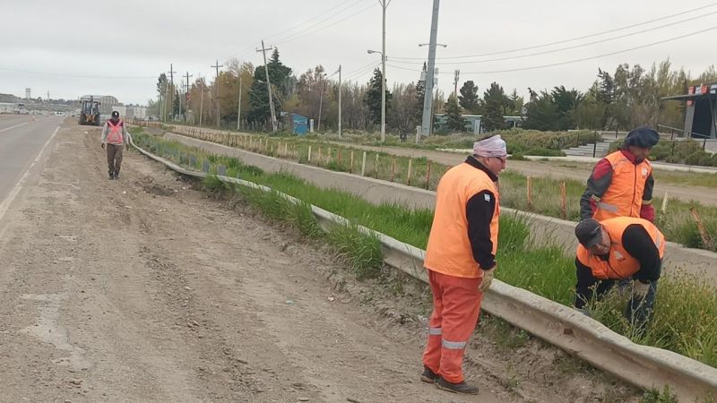 Ruta 3: Vialidad Nacional ejecuta obras de reparación y limpieza en el acceso norte a Comodoro