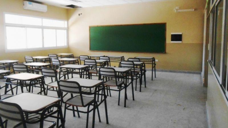 Van a la escuela, pero no aprenden lo suficiente: solo 19 de cada 100 adolescentes alcanzan los conocimientos básicos