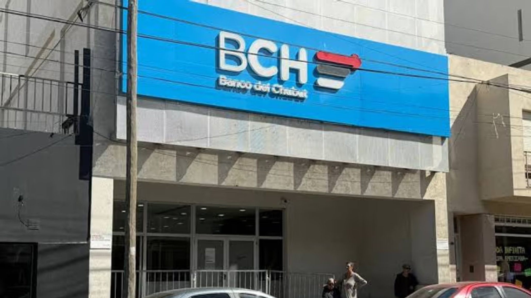 Tasa fija del 25% y un a駉 de gracia: el Banco del Chubut ampl韆 la refinanciaci髇 a jubilados endeudados