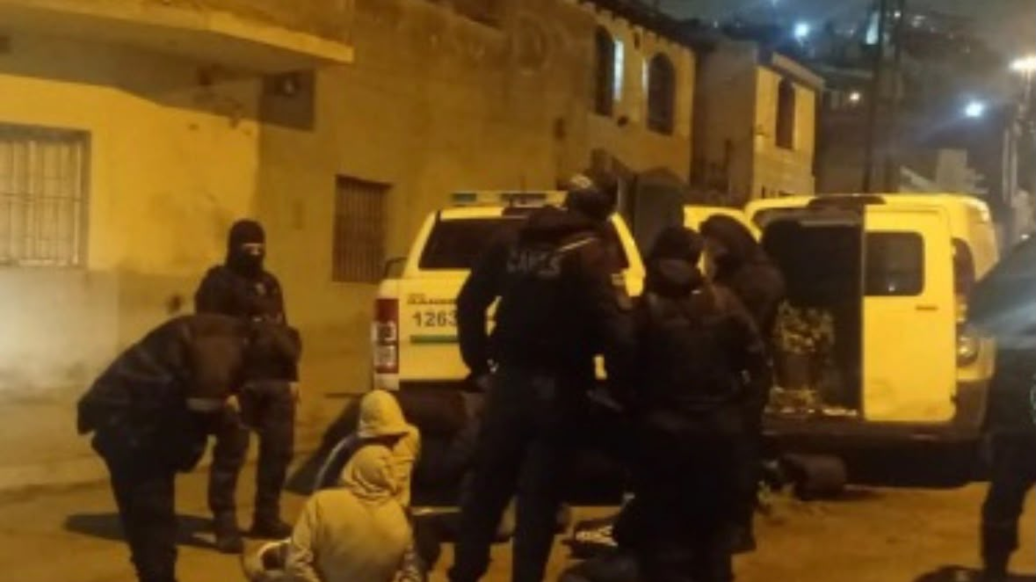 Interceptaron una Fiorino, cinco hombres intentaron escapar y hallaron plantas presuntamente de cannabis