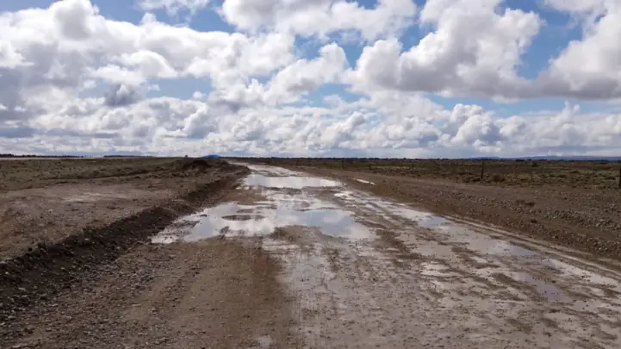 Por barro y vados crecidos, solo permiten circular en 4x4 por un tramo de la Ruta 12