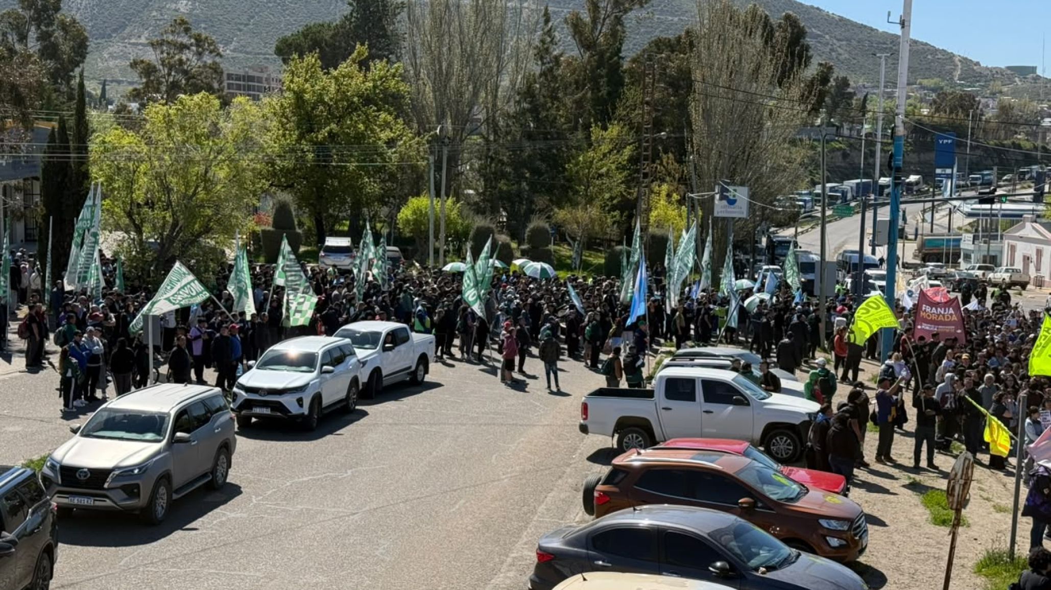 "El ajuste no da para m醩": el duro reclamo de Comodoro en la quinta Marcha Universitaria