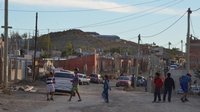 La pobreza en Comodoro llegó a casi el 38% y superó a Trelew-Rawson: "Los ingresos se deterioraron"