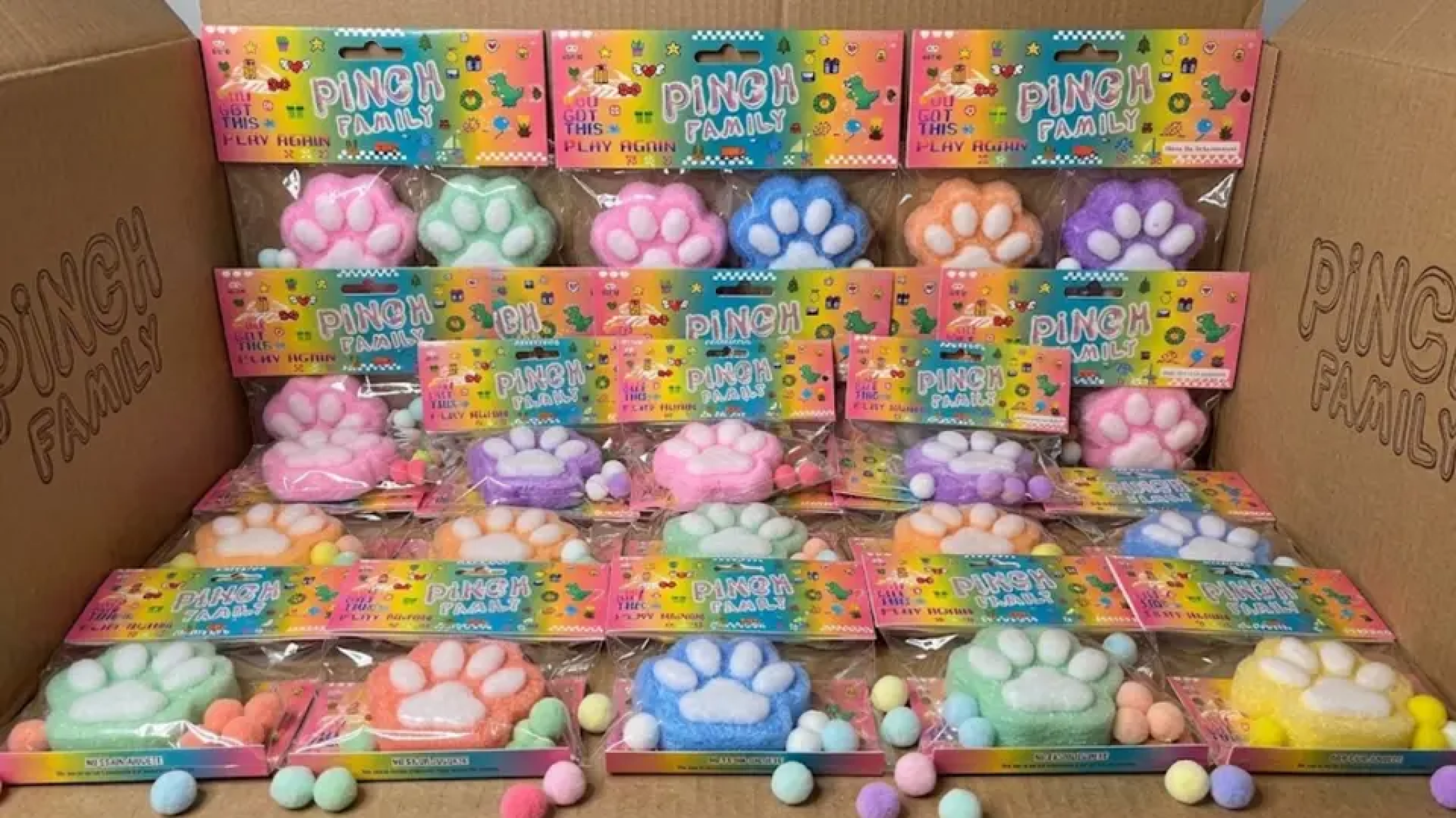 Alerta por juguetes tóxicos: prohíben en todo el país la venta de los populares muñecos "Squishy" de la marca Pinch Family