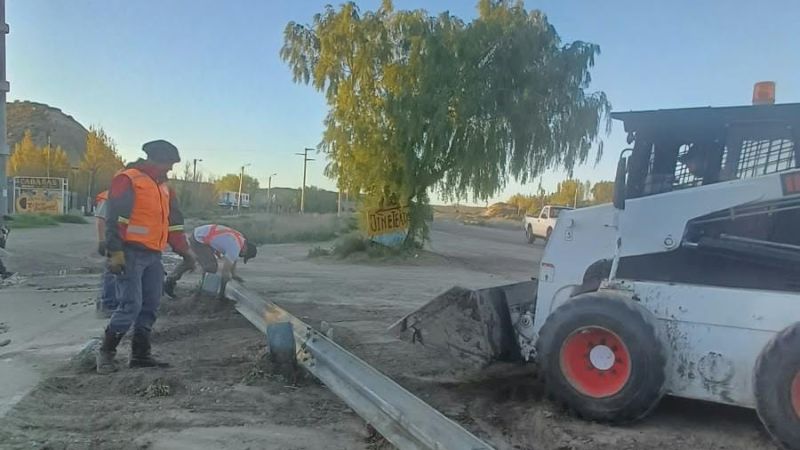 Mejoras viales en el acceso norte: avanzan los trabajos de mantenimiento y recambio de barandas en la Ruta Nacional 3