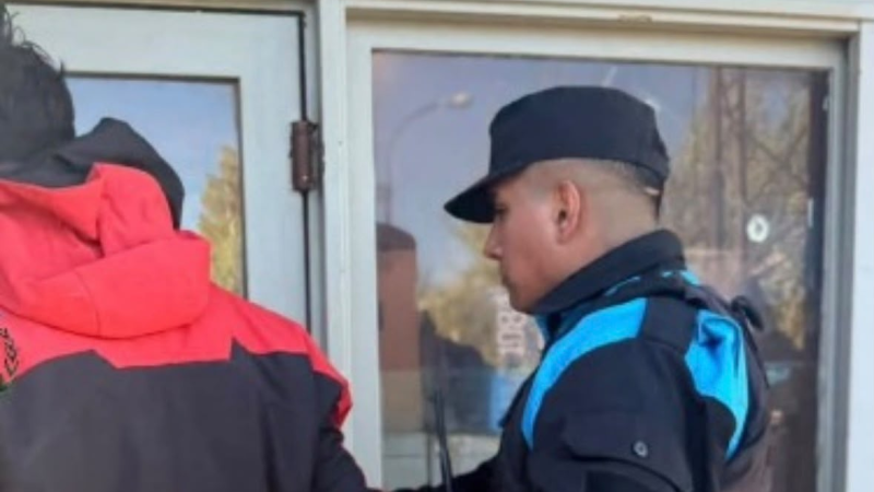 Lo reconocieron durante un patrullaje y descubrieron que tenía un pedido de captura vigente