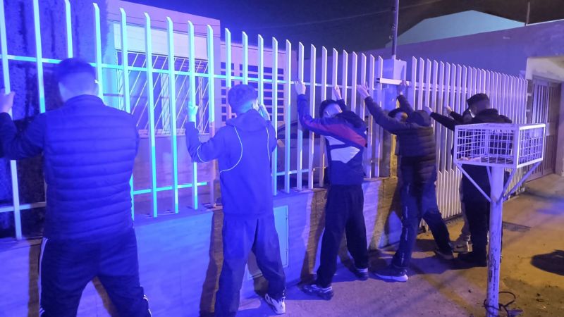 Comodoro: una pelea entre jóvenes terminó con amenazas con armas de fuego y cuchillo
