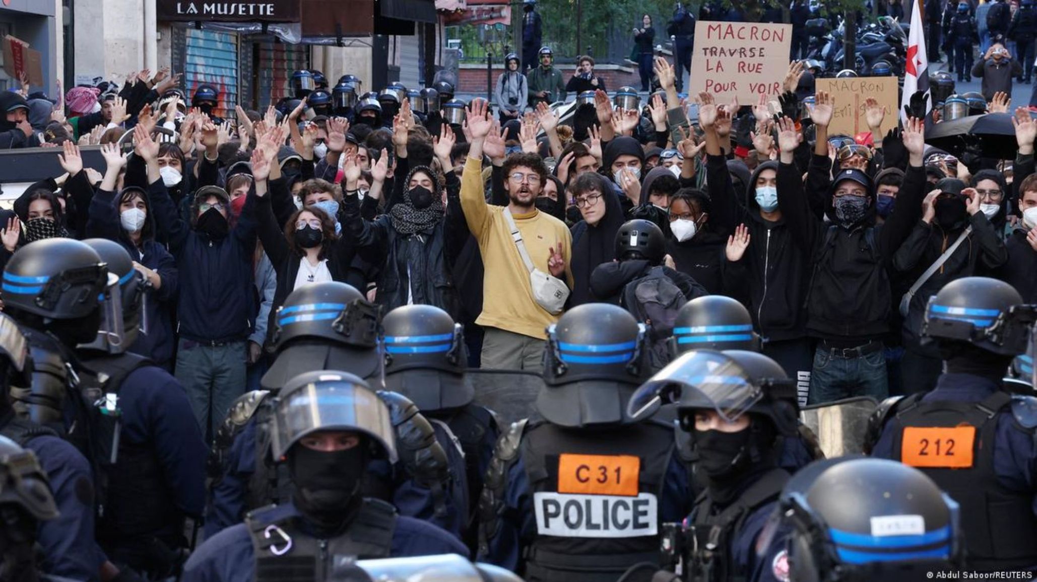 Francia en alerta: graves disturbios en París y otras ciudades durante una protesta contra el costo de vida