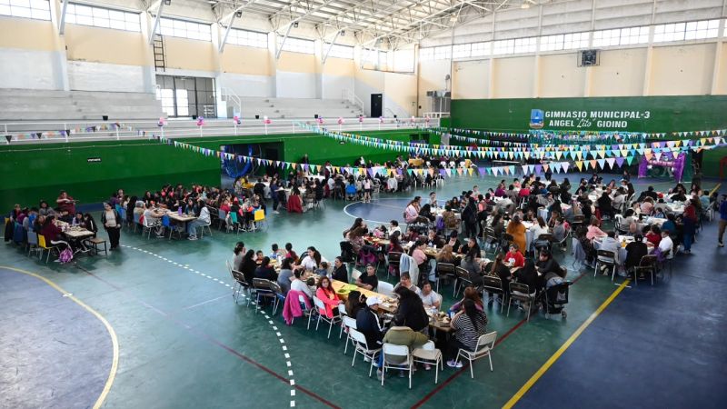 Torres celebró el Día de la Madre junto a familias de Comodoro Rivadavia