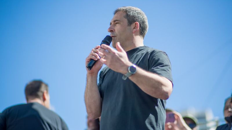 Luque convocó a un "peronismo unido que escuche a la gente que la está pasando mal" para recuperar el país y la provincia