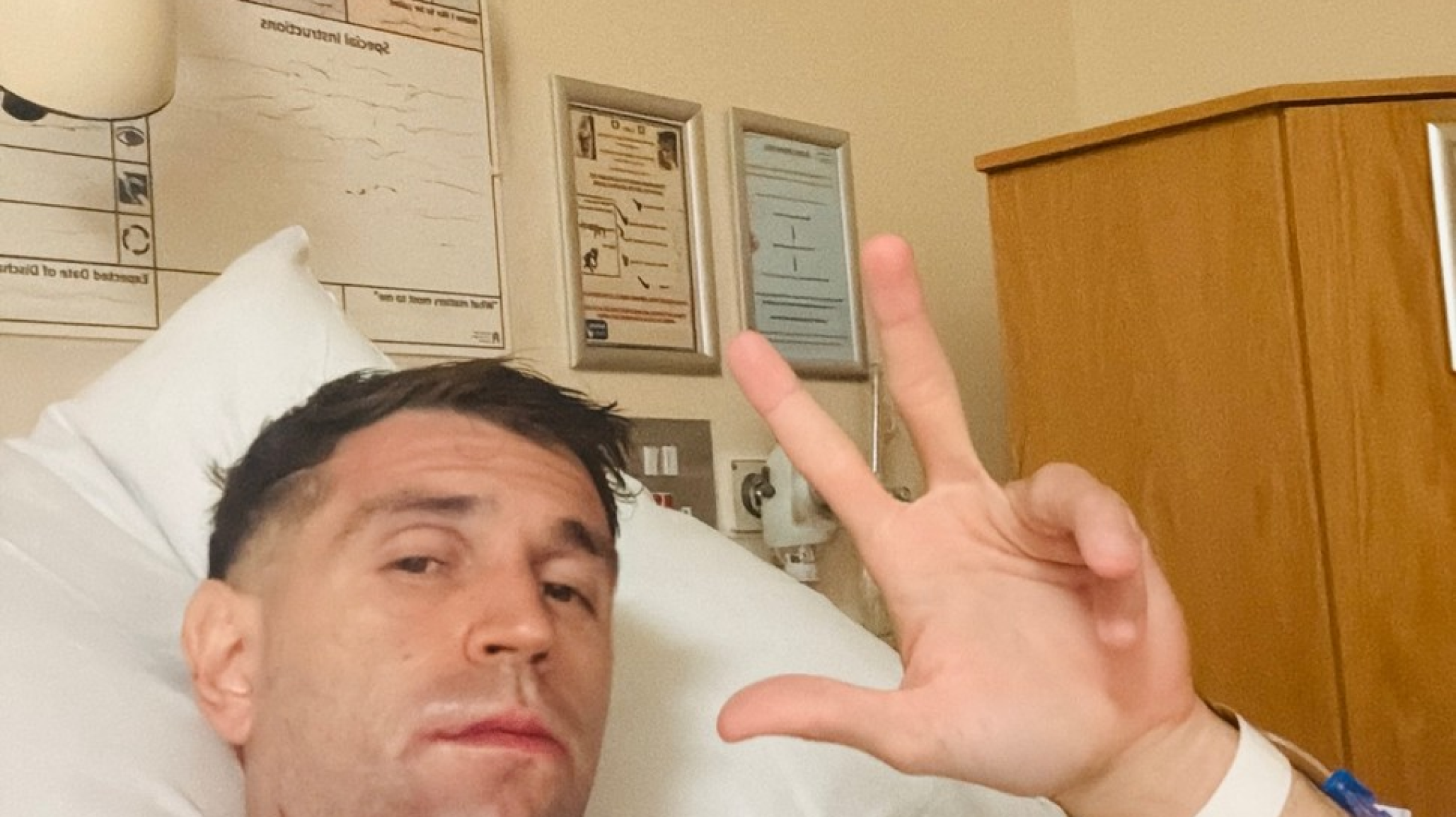El Dibu Martínez envió un mensaje tras ser operado con éxito de la mandíbula