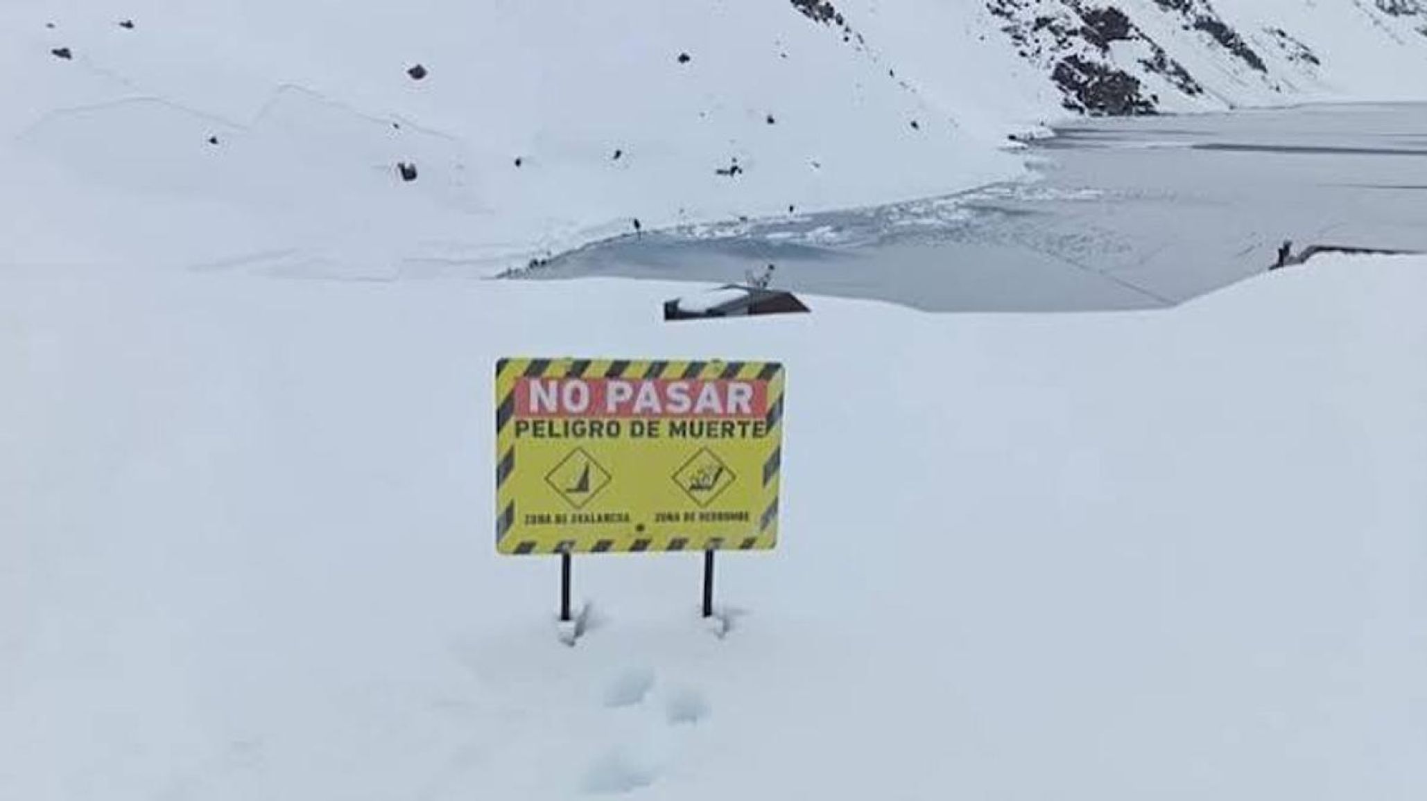 Tragedia en los Andes: cuatro muertos y cuatro heridos tras una avalancha cerca de Portillo