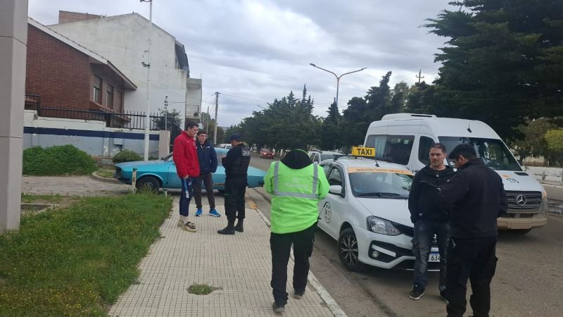 Accidente entre dos vehículos en la intersección de Yrigoyen y Polonia