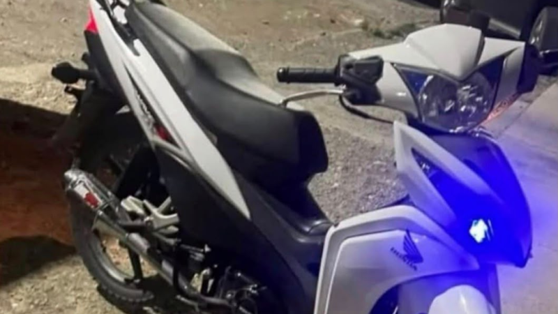 Le robaron una moto afuera de su casa y piden ayuda para recuperarla