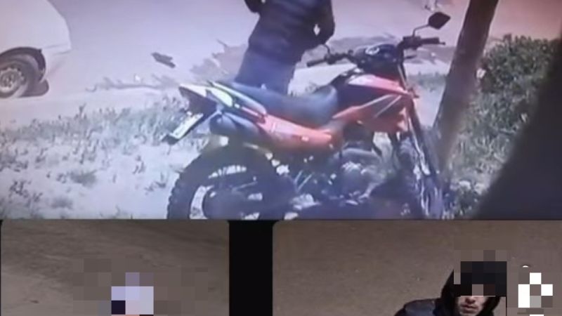 Robo en pleno barrio Ceferino: dos delincuentes quedaron filmados llevándose una moto y ofrecen recompensa para recuperarla