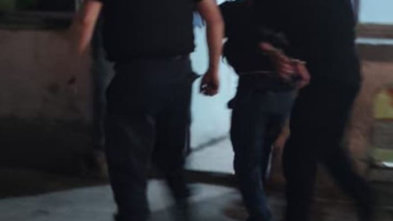 Persecución en Comodoro: escapó de la Policía en una moto robada, perdió el control y terminó detenido